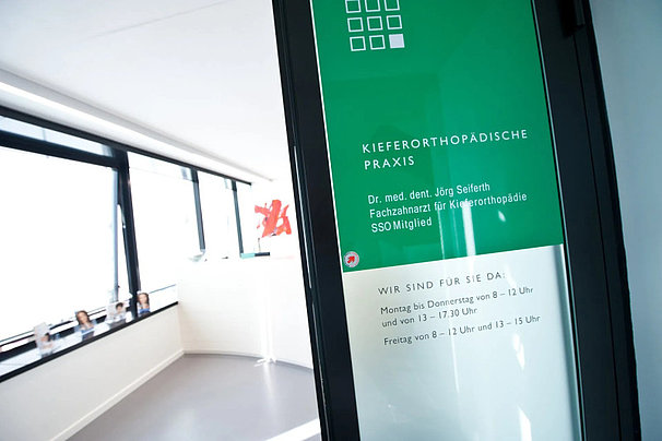 praxisschild.jpg 